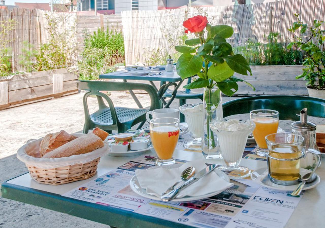 Cafe Hotel De La Gare Champagnole Exterior photo
